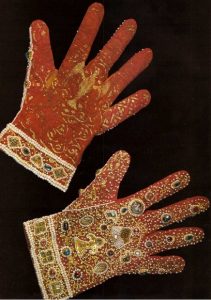 Renaissance gloves